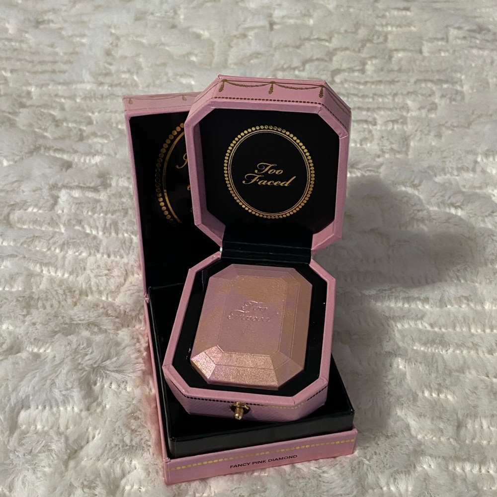 Too faced diamond highlighter